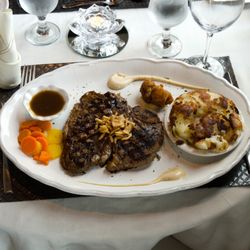 Chantal's Steakhouse - T bone steak whit the Praga pan fry