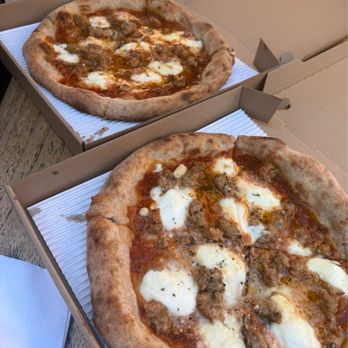 Kuro Artisanal Pizza - THOMAS (SALSICCIA) & NACHO (HONEY AND JALAPEO) - Pizza Near Me - Costa Mesa, California