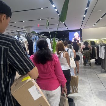 Zara - Return line is long. - Women's Clothing Near Me - Santa Clara, California Zara - Return line is long. - Women's Clothing Near Me - Santa Clara, California