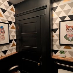 Aristocratic feline bathroom decor.