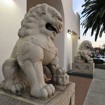 Lion Plaza - Close-up of the Lions - Shopping Centers Near Me - San Jose, California