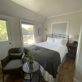 Cedar Gables Inn - Avon suite - Bed & Breakfast Near Me - Napa, California Cedar Gables Inn - Avon suite - Bed & Breakfast Near Me - Napa, California