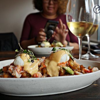Vinted Wine Bar & Kitchen - Wine Bars Near Me - West Hartford, Connecticut