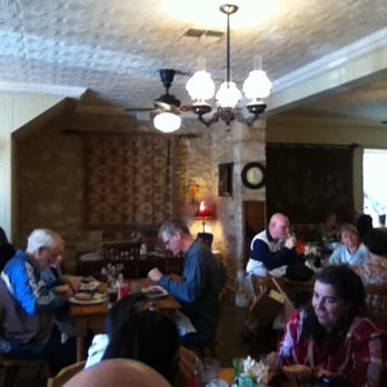 Der Lindenbaum - Dinning room - German Near Me - Fredericksburg, Texas