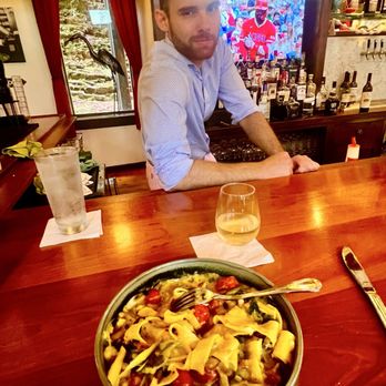 The Narrows - Spiro + Jess are here making fabulous cocktails - Desserts Near Me - Upper Black Eddy, Pennsylvania