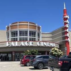 Marcus Palace Cinema - Outside
