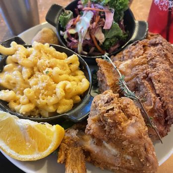 Little Skillet - Fried Chicken Plate with Mac & Cheese and Jalapeño Kale Slaw - Breakfast & Brunch Near Me - San Francisco, California Little Skillet - Fried Chicken Plate with Mac & Cheese and Jalapeño Kale Slaw - Breakfast & Brunch Near Me - San Francisco, California