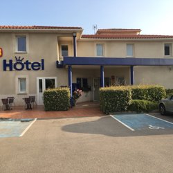 P'tit Dej Hôtel - Front of the hotel