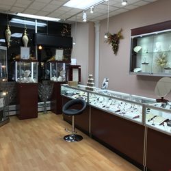 JD Jewelers - Our store, with some decor.