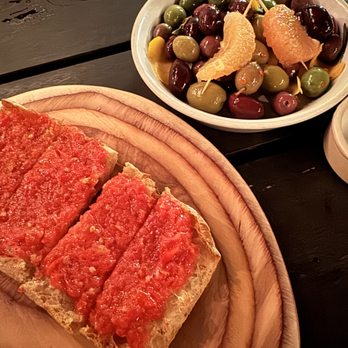 Loquita - Pan con tomate, mixed olives - Spanish Near Me - Santa Barbara, California Loquita - Pan con tomate, mixed olives - Spanish Near Me - Santa Barbara, California