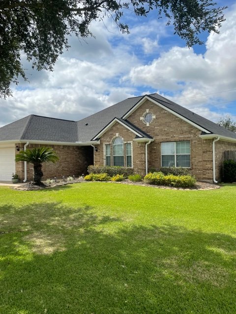 Slide of Precision Seamless Gutters 