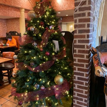 El Rancherito Mexican Restaurant - Christmas tree - Mexican Near Me - Mount Vernon, Illinois