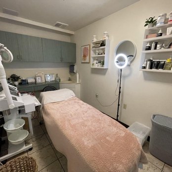 Han's Beauty - Mina's Treatment Room - Cosmetics & Beauty Supply Near Me - Monterey Park, California