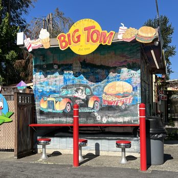 Eastside Big Tom - Sunny day seating. - Burgers Near Me - Olympia, Washington Eastside Big Tom - Sunny day seating. - Burgers Near Me - Olympia, Washington