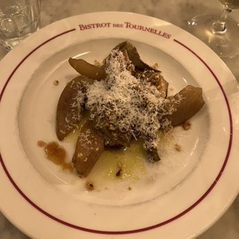 bistrot des tournelles - Artichauts, poire, noisettes & parmesan 20,00€ - Restaurants Near Me - Paris
