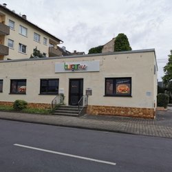 burgerme - Flachbau zur Burgerherstellung, rechts großer Parkplatz