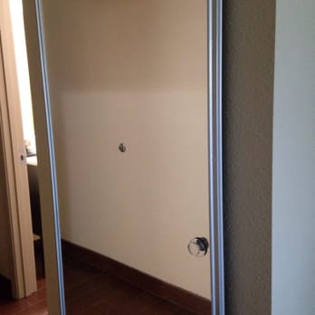 LaQuinta Inn & Suites - Full size mirror doubles as the closet door. - Hotels Near Me - Durant, Oklahoma LaQuinta Inn & Suites - Full size mirror doubles as the closet door. - Hotels Near Me - Durant, Oklahoma
