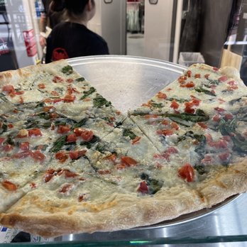 900 Degrees New York Pizza - Pizza Near Me - Wesley Chapel, Florida