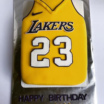 Ellie love cake - a los lakers jersey cake - Bakeries Near Me
