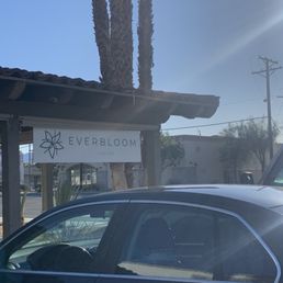 Outside/Exterior Outside/Exterior