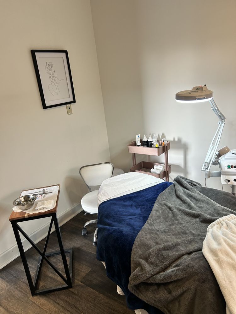 Kim Sharai Esthetics Logo