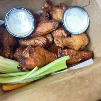 Duke's Grocery - 12 Honey Sriracha Chicken Wings - takeout - Wine Bars Near Me - Potomac, Maryland