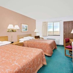 Super 8 by Wyndham Cut Bank - Guest room