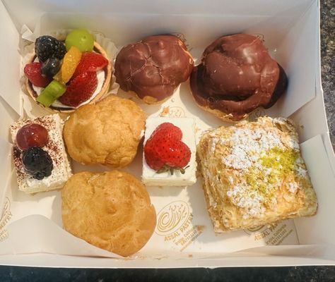 Assal Pastry by null