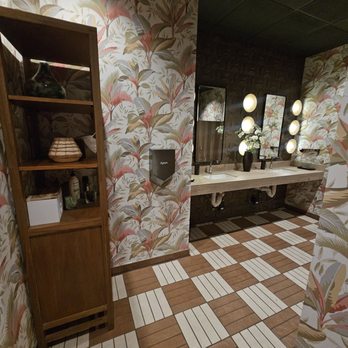 Laurel Park - Bathroom - New American Near Me - Charlotte, North Carolina
