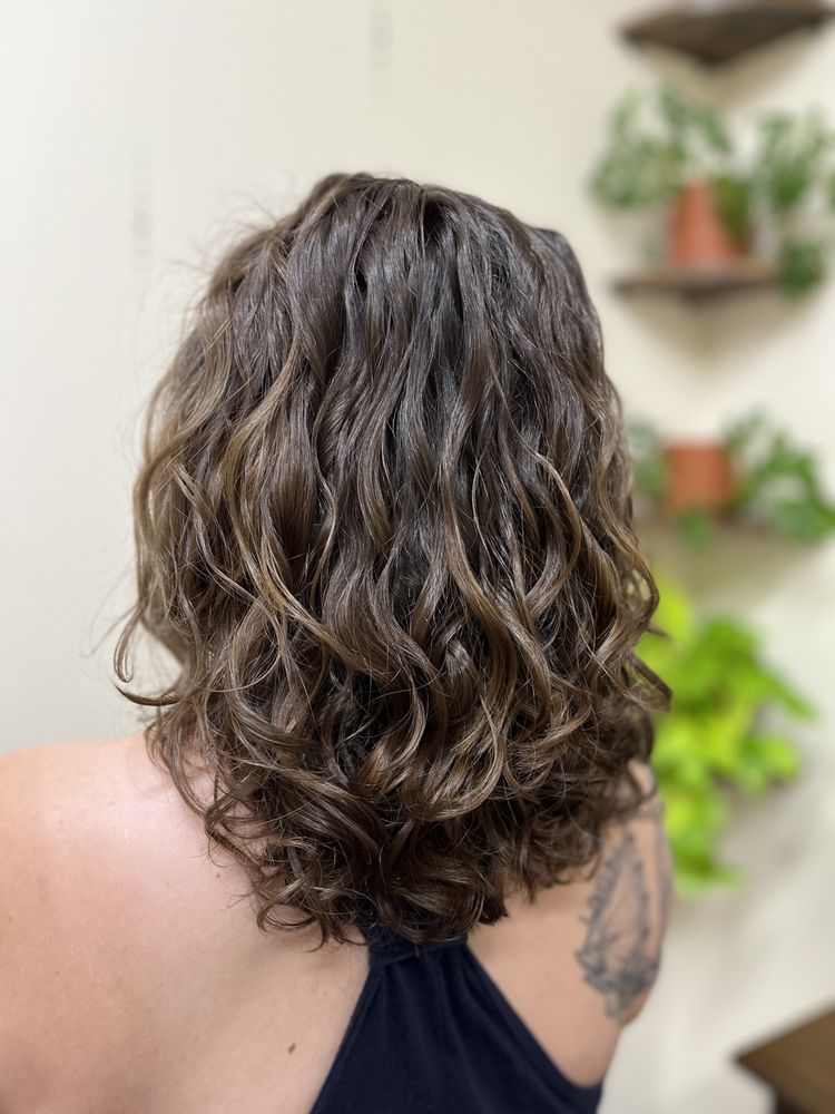 Qurl Craft Hair Studio Logo