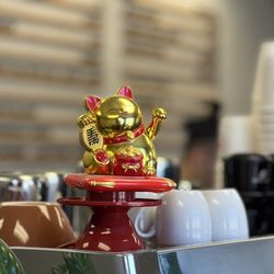 Lovely The Cafe - Lucky comes here