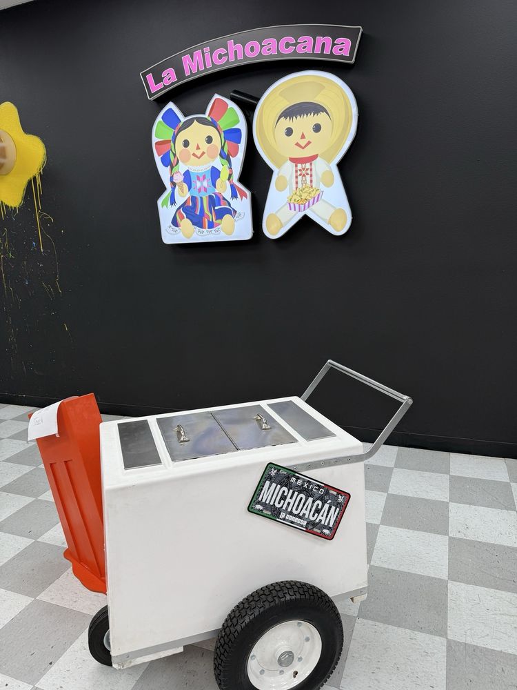 La Michoacana Logo