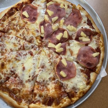 Ruszoni's Pizza - a pizza with pineapples and ham - Pizza Near Me - Weiser, Idaho Ruszoni's Pizza - a pizza with pineapples and ham - Pizza Near Me - Weiser, Idaho