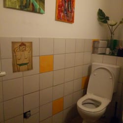 Café Käthe - Toilette,  buuuunt und in Farbe