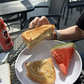 Iris Eats Maine - Chebeague Grilled cheese - Bakeries Near Me - Harpswell, Maine