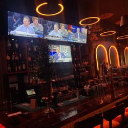 City Coffee & Bar - Sports bar, happy hour