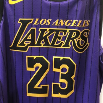 DICK'S Sporting Goods - Sports Wear Near Me - Pasadena, California