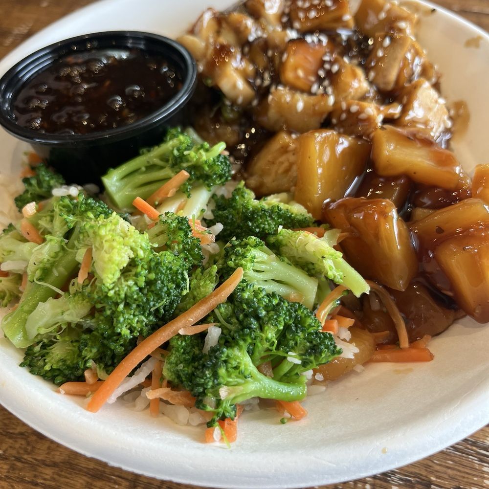 Special - chicken teriyaki...nice flavors! This is a 1/2 portion. Special - chicken teriyaki...nice flavors! This is a 1/2 portion.