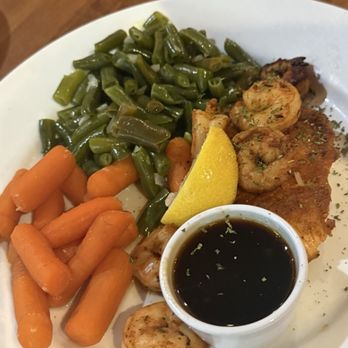 Cheddar's Scratch Kitchen - Grilled Bourbon-Glazed Salmon & Shrimp - American Near Me - Orlando, Florida Cheddar's Scratch Kitchen - Grilled Bourbon-Glazed Salmon & Shrimp - American Near Me - Orlando, Florida