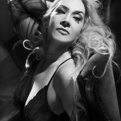 Dollhouse Studio - Legacy portraits