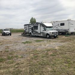 Camp Clearview Campground & RV Park - Flat gravel pads