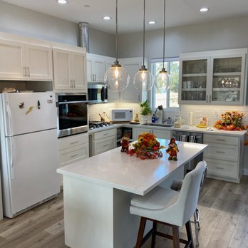 KP Construction & Exteriors - a kitchen with a center island - General Contractors Near Me - Sacramento, California KP Construction & Exteriors - a kitchen with a center island - General Contractors Near Me - Sacramento, California