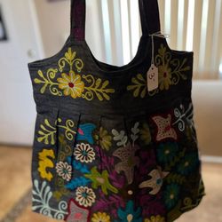 Purple Heart Desert Thrift Shop - Snazzy finds are abundant at this thrift shop.