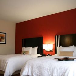 Hampton Inn & Suites Lebanon - Guest room