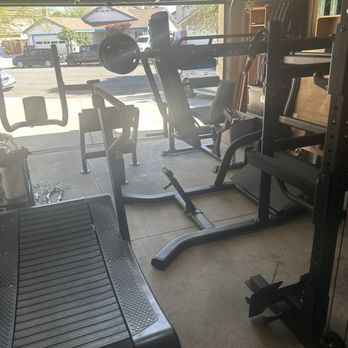 Extreme Training Equipment - Curved treadmill,functional trainer,preacher curl,pendulum squat and seated leg press - Sporting Goods Near Me - Commerce, California