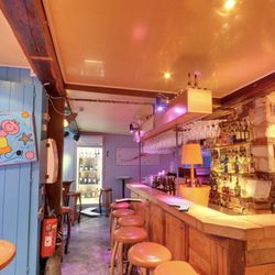 Bougnat des Pouilles - C'est au bar que les histoires commencent ...