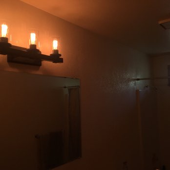 Truckee Electric - Vintage-style lighting in 2nd full bathroom - Electricians Near Me Truckee Electric - Vintage-style lighting in 2nd full bathroom - Electricians Near Me