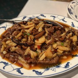Green Bamboo Chinese Restaurant - Excellent beef with garlic sauce (beef, mushrooms, water chestnuts)