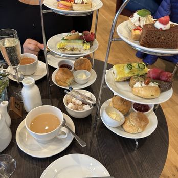 Edinburgh Castle - Afternoon tea - Landmarks & Historical Buildings Near Me - Edinburgh, EDH