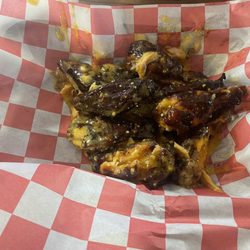 Bunkys Hickory Pit BBQ & Catering - Smoked chicken wings with garlic Parmesan